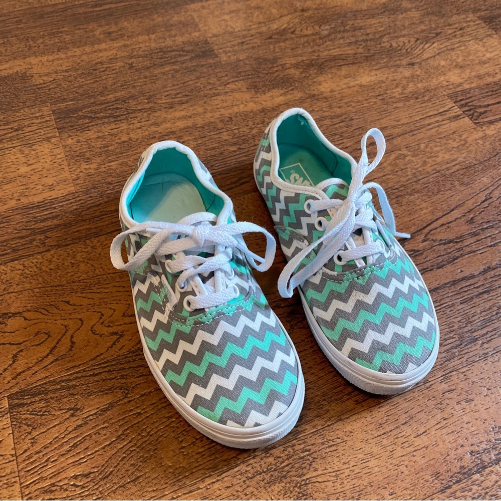 Vans girls shoes. size 1 authentic platform. teal grey white chevron